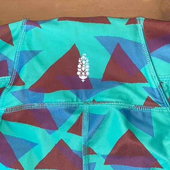 Free People Movement NWOT Make Way Printed Rasher Leggings in Size M ๐๐โโ๏ธ๐ฅ - Picture 4 of 9